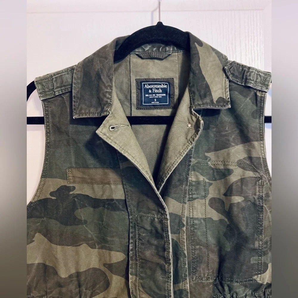 Abercrombie & Fitch Olive Green Army Camouflage Military Utility Vest size small - Picture 2 of 8